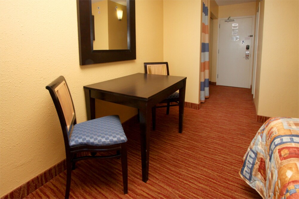 Landmark Resort by Elliott Beach Rentals - photo 8