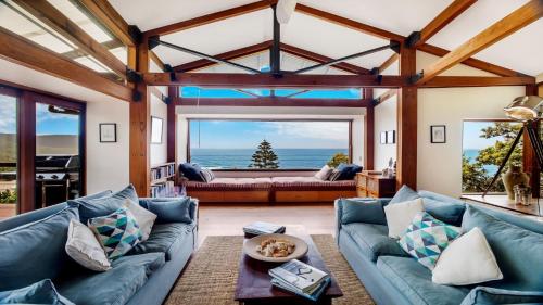 Atlas Beach House — 4-Star Luxury Hotel in Booker Bay, Australia