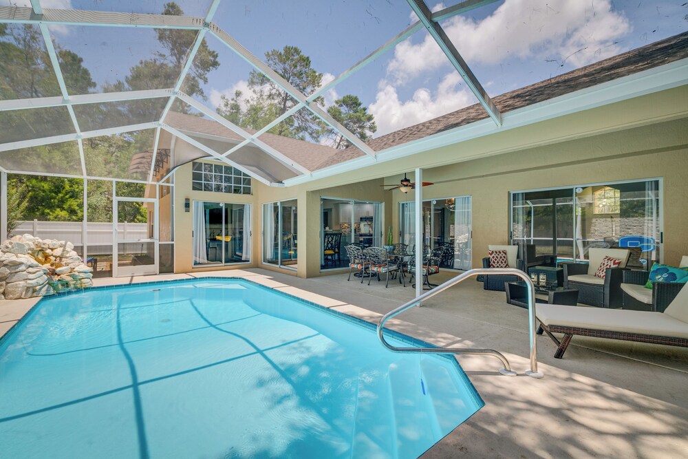 Family Getaway with Games and Pool in Spring Hill — 4-Star Luxury Hotel in Spring Hill, United States