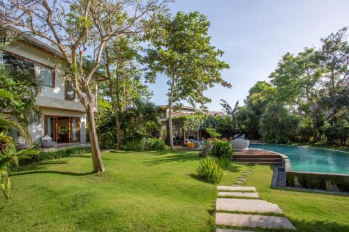 Breezy and Tranquil Atmsophere 5 bed Villa — 4-Star Luxury Hotel in Canggu, Indonesia