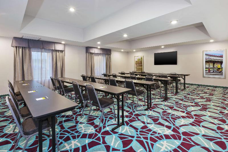 Hampton Inn Sedalia - photo 46