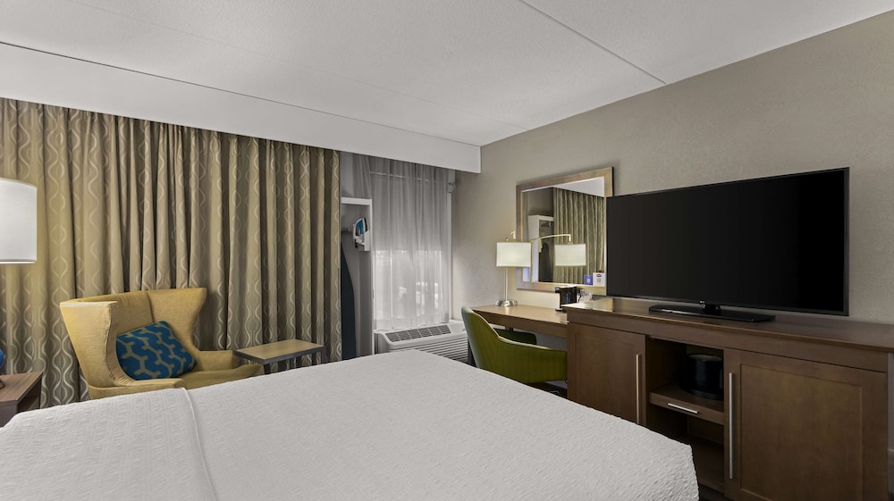Hampton Inn Bloomington - photo 24