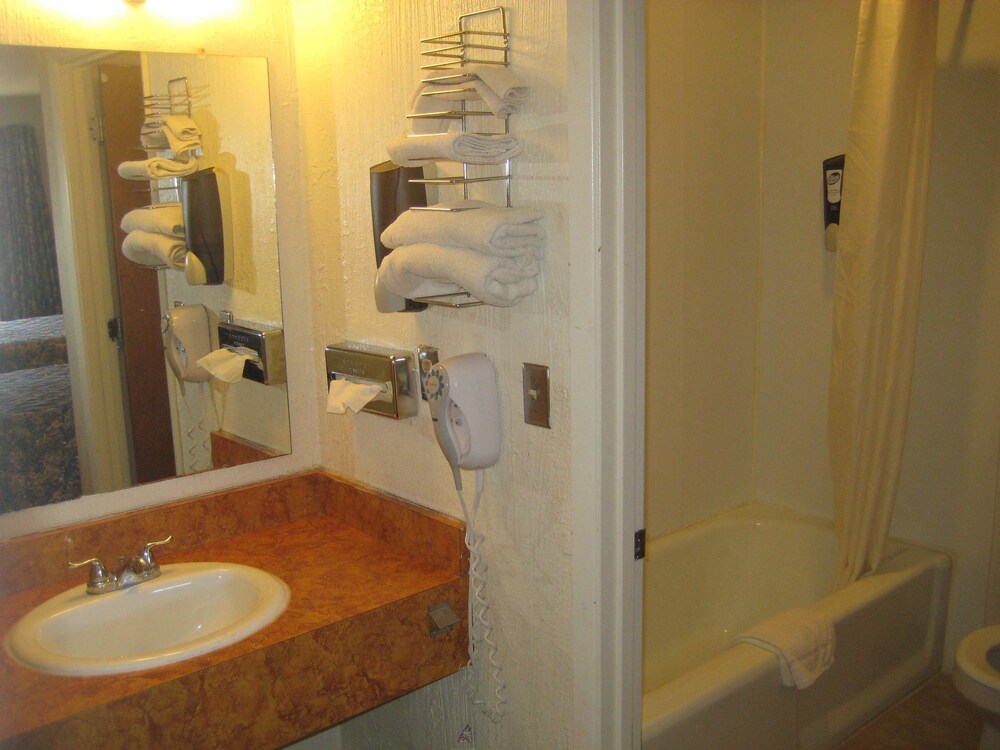 El Capitan Motel - photo 40