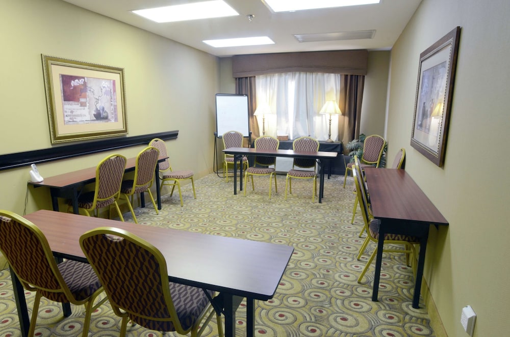 Hampton Inn Vidalia - photo 32