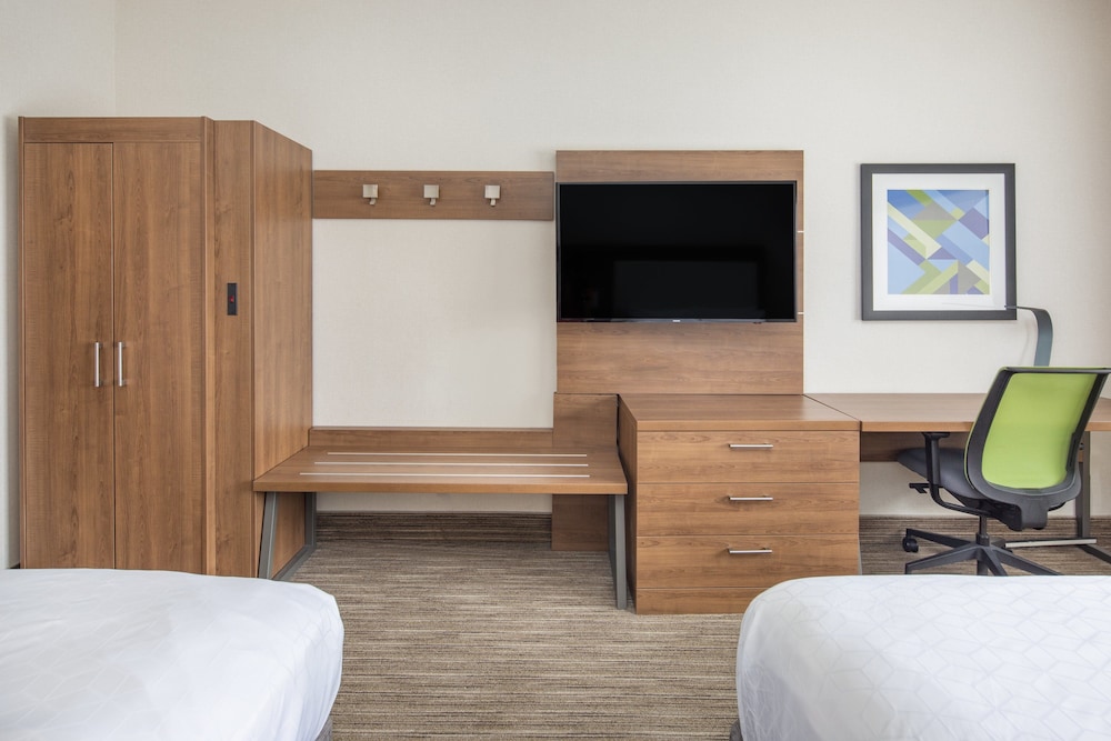 Holiday Inn Express Hotel & Suites Bishop by IHG - photo 22