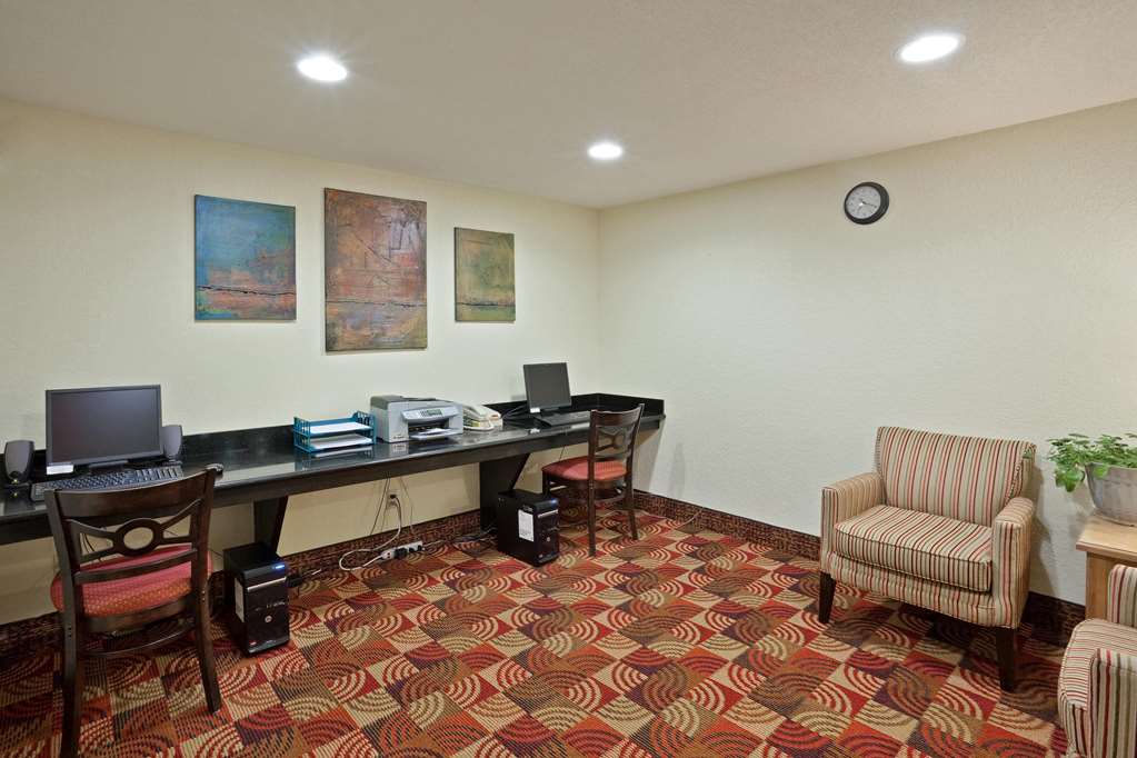 La Quinta Inn & Suites by Wyndham Salina - photo 63
