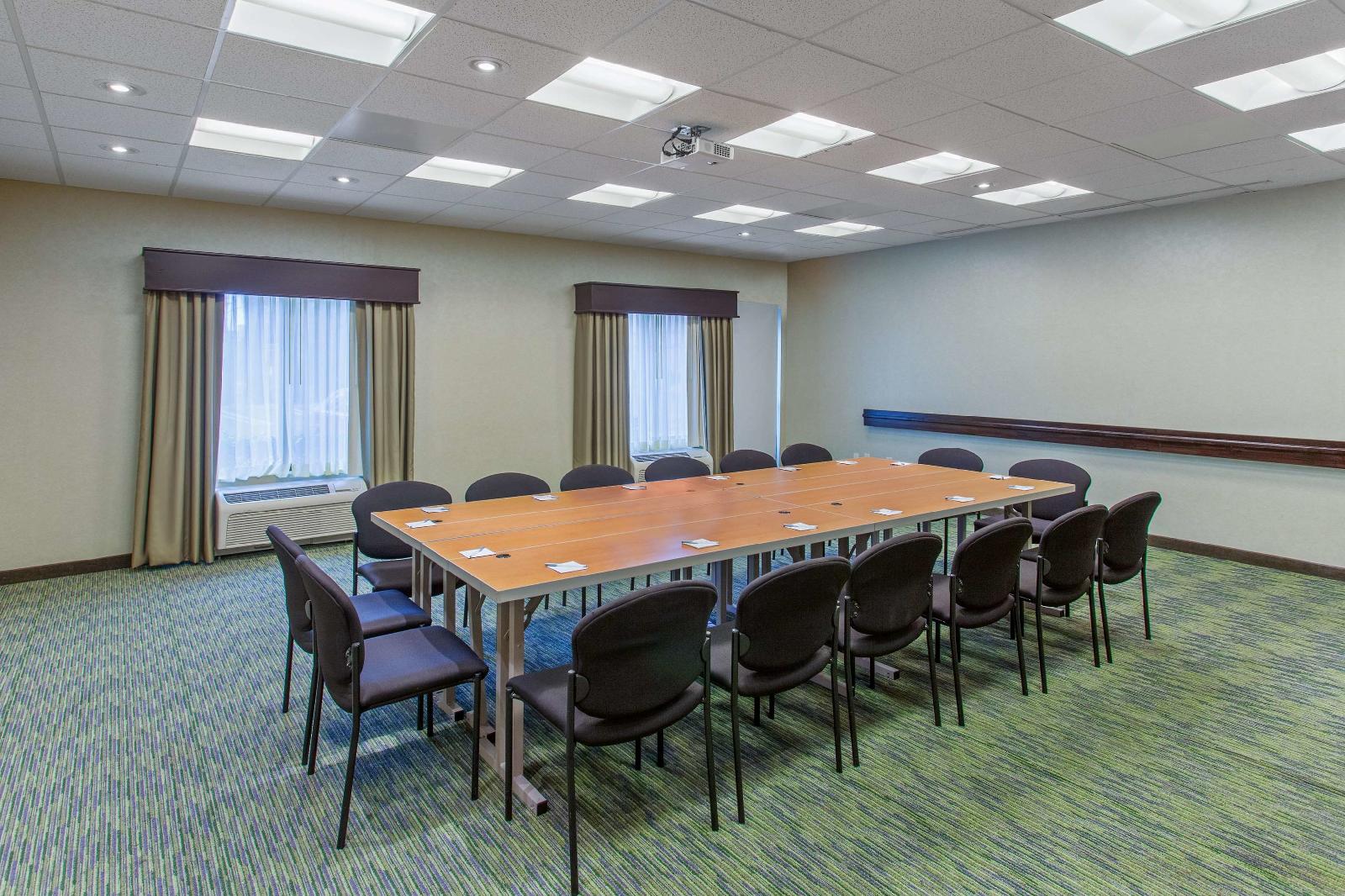 Hampton Inn & Suites Roseville - photo 13