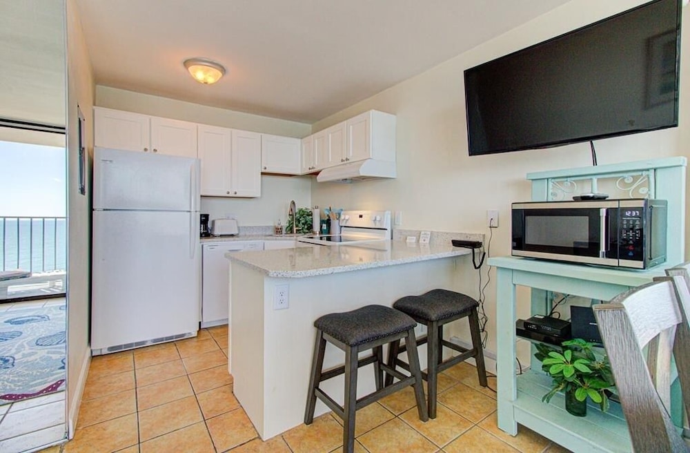0901 Salty Dayz Tower 1 Bedroom Condo - photo 11