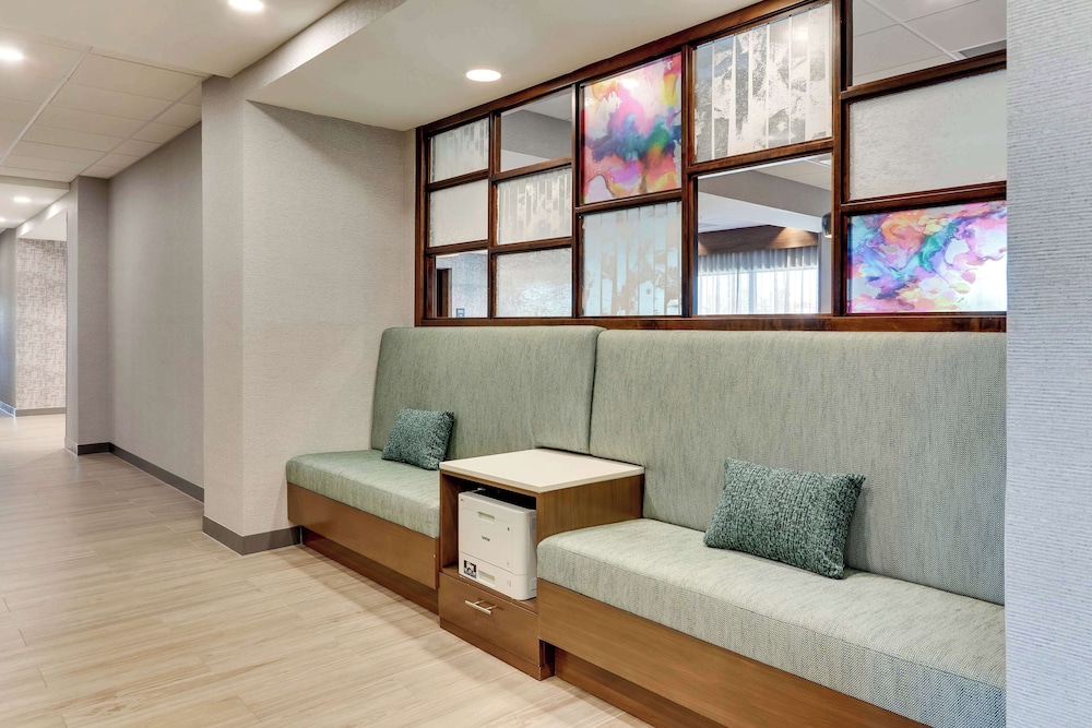Hampton Inn Lebanon - photo 18