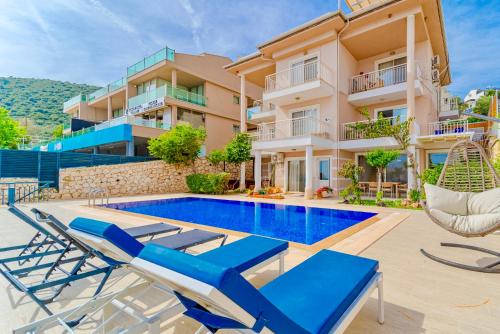 Stunning Modern Duplex Apartment in Central Kalkan — 4-Star Luxury Hotel in Kas, Turkey