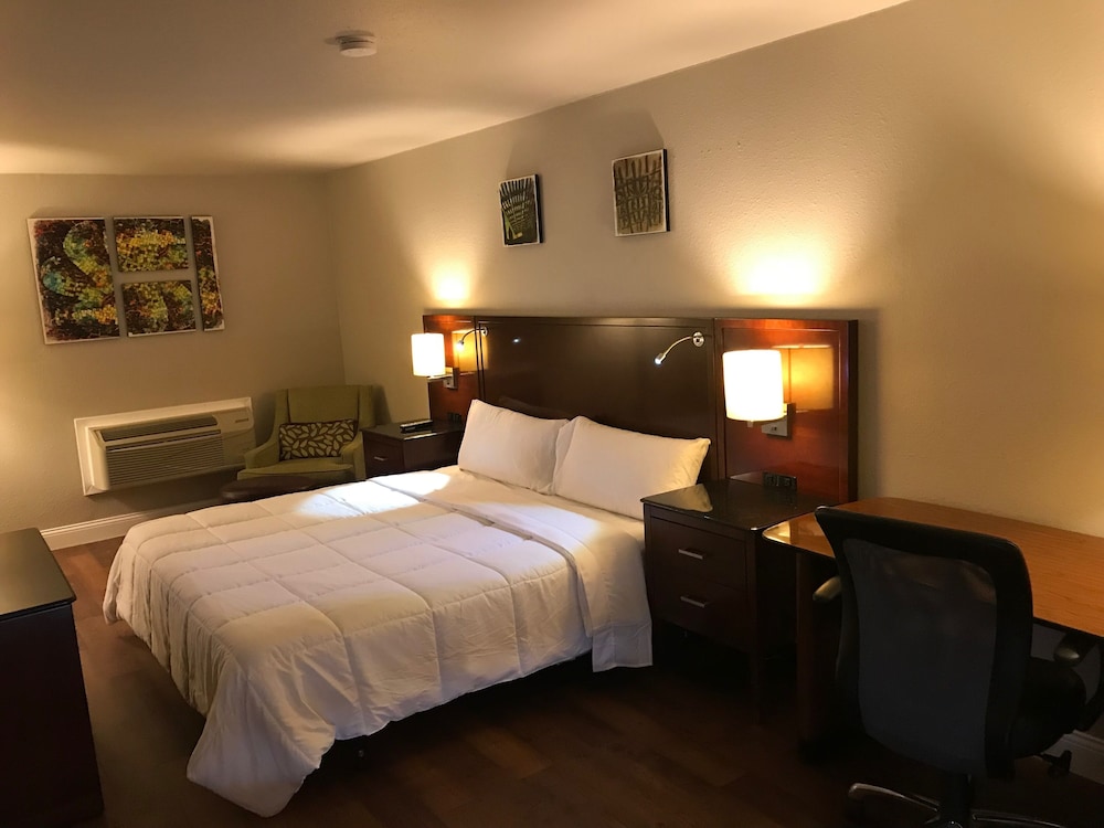 Stratus Suites Boutique Hotel - photo 9