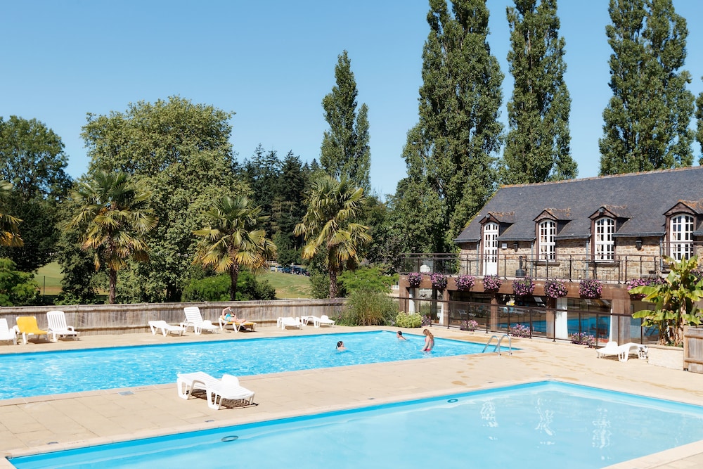 Dôme Paradise - carbon neutral hotel in Epiniac