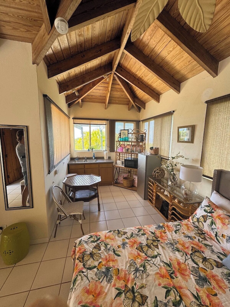 Bettyes Villa — 4-Star Luxury Hotel in Charlotte Amalie, U.S. Virgin Islands