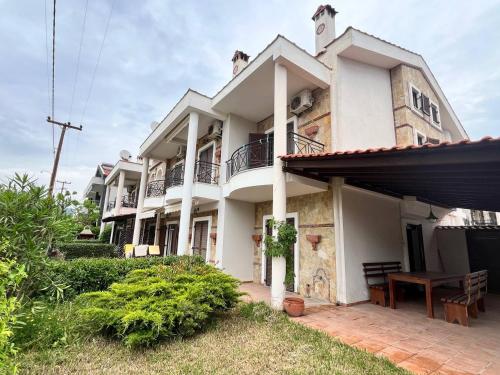 Arisha Nikiti in Nikiti, Greece