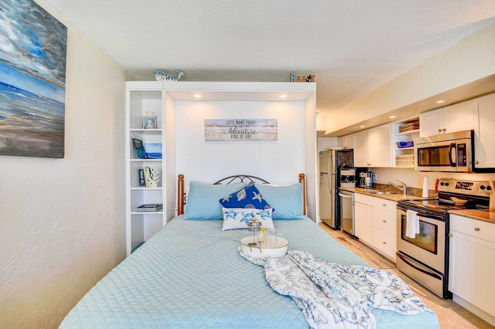 Daytona Beach Studio with Balcony and Ocean View - photo 20