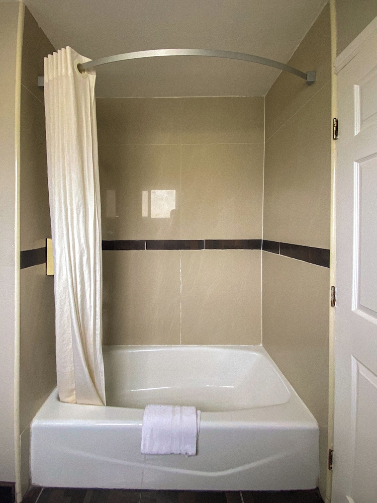 Rockview Inn and Suites - photo 23