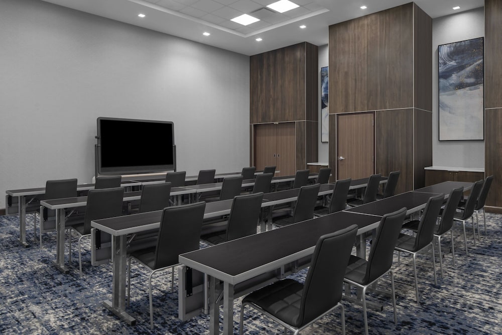 AC Hotel Charlotte Ballantyne - photo 43