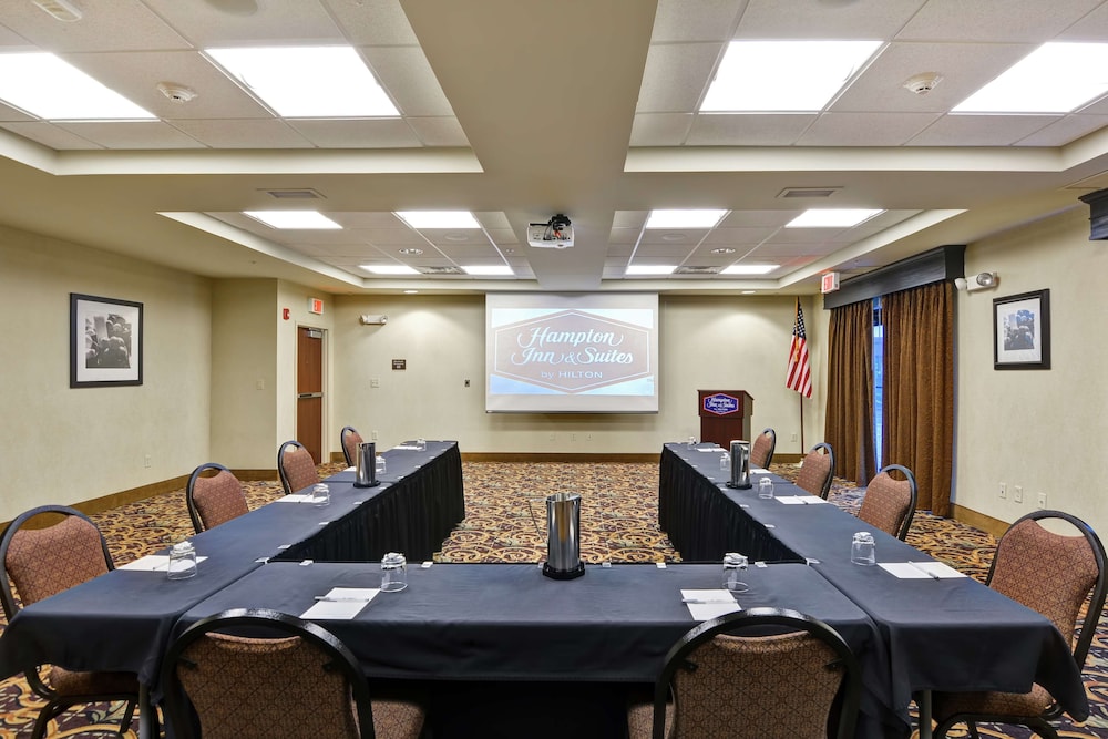 Hampton Inn and Suites New Hartford Utica - photo 39
