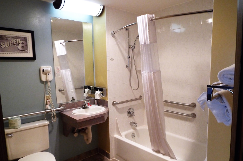 Super 8 by Wyndham Casper East Evansville - photo 26