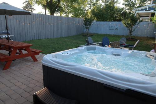 Downtown 3BR Gem Hot Tub Covered Parking Fenced Yard in Wilmington, United States