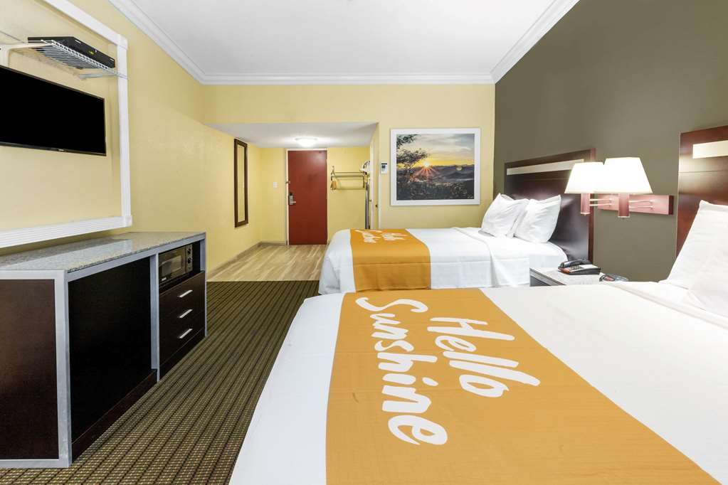 Days Inn by Wyndham Nanuet Spring Valley - photo 12