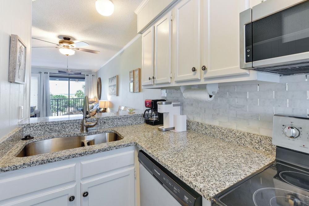 Walk to Beach Hilton Head Resort Condo with Pools - photo 7