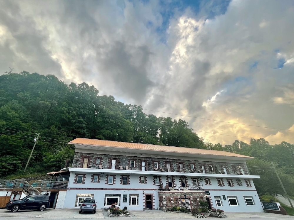 Skyline Village Inn — Spruce Pine — photo 3