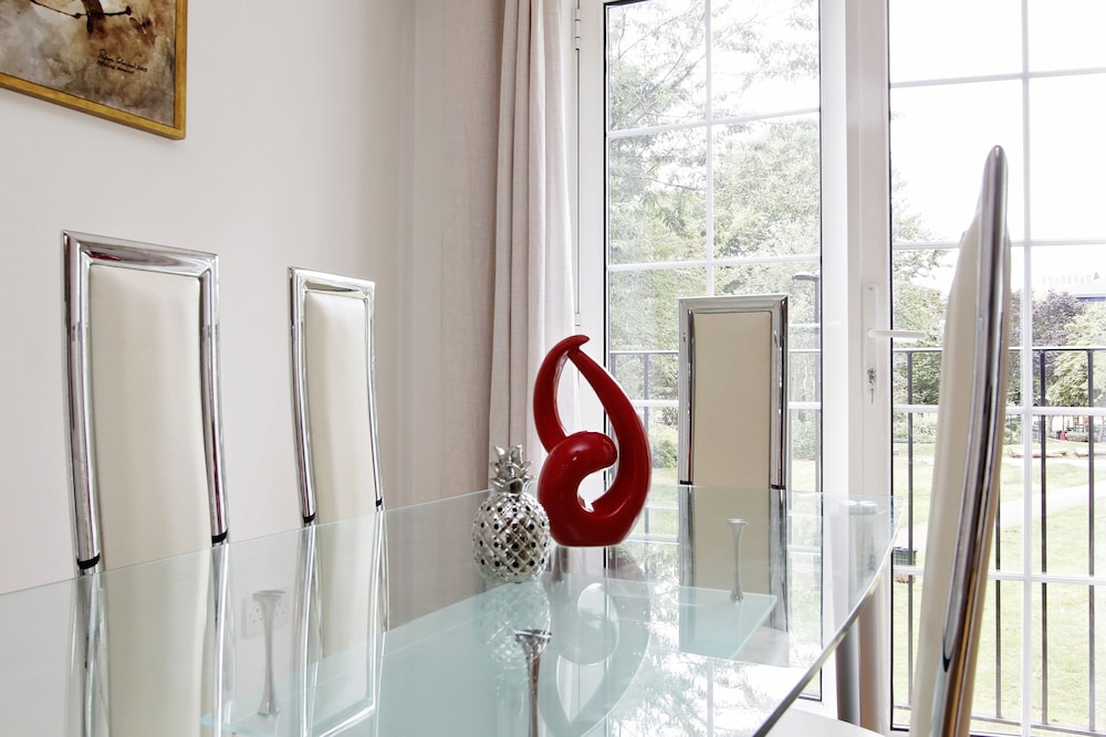 Central London 1 BR Apt in Vauxhall near Big Ben — 4-Star Luxury Hotel in London, United Kingdom