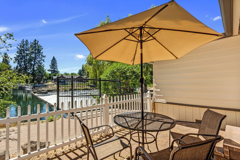 Bend Riverside Inn & Suites - photo 301