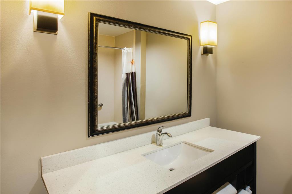La Quinta Inn & Suites by Wyndham Baton Rouge Denham Springs - photo 18