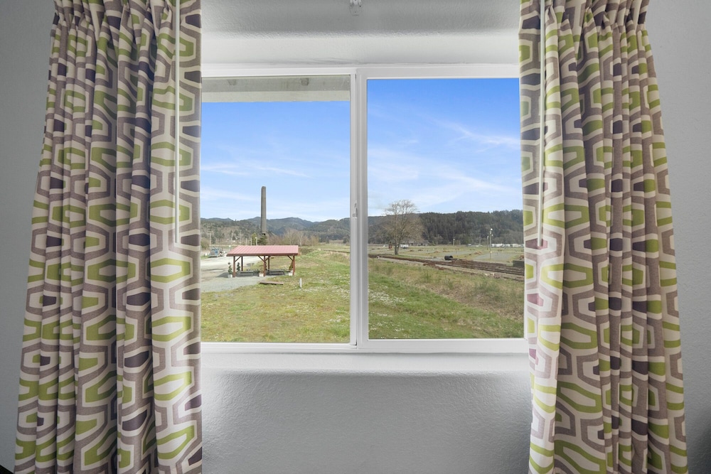 Garibaldi Inn at the Bay - photo 19