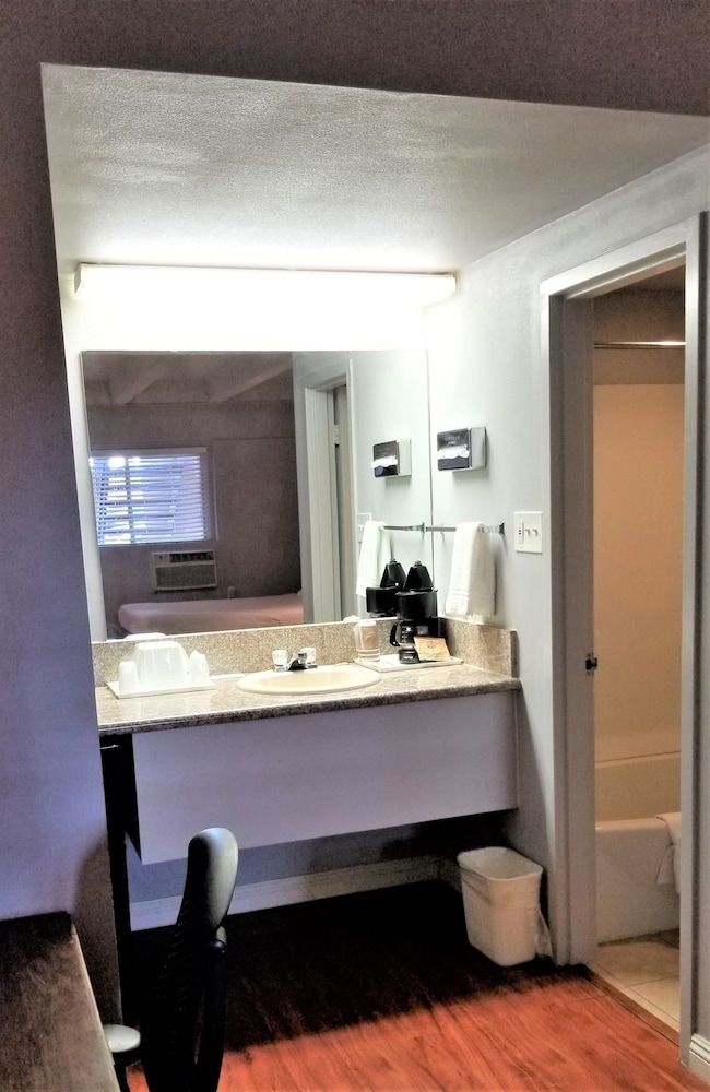 Santa Fe Inn Pueblo - photo 17