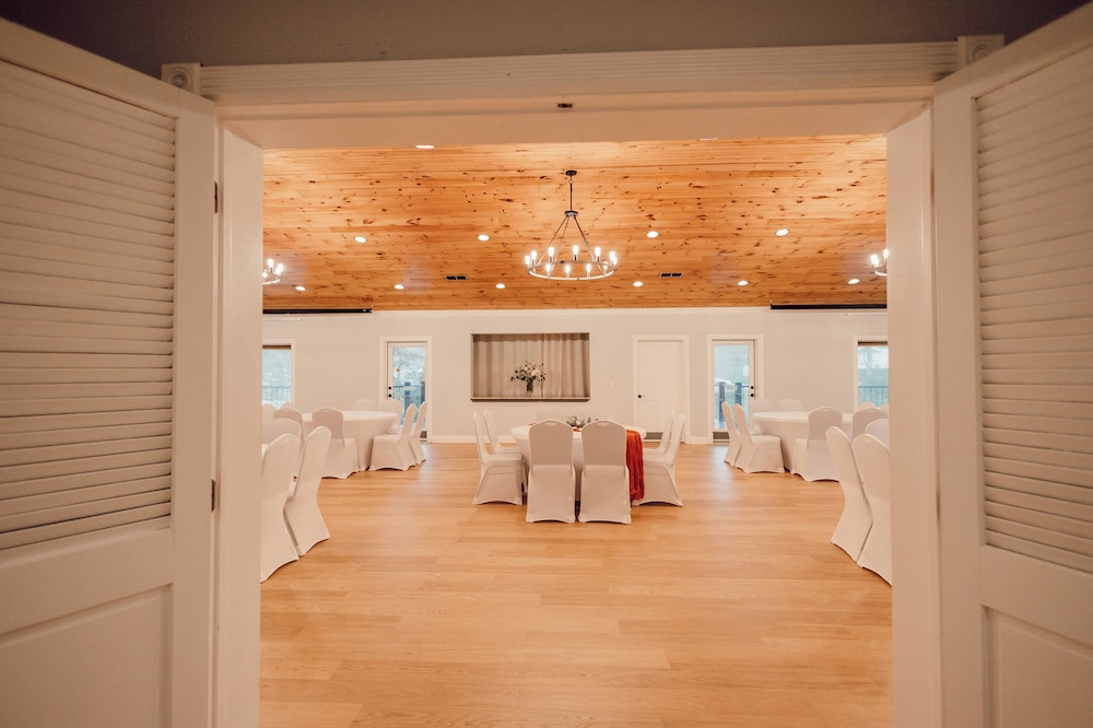 Tremont Lodge & Resort - photo 298