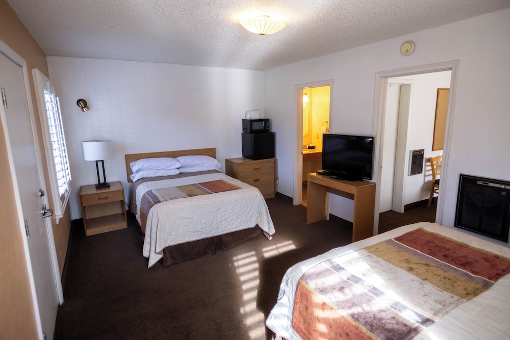 Blue Pine Motel - photo 12