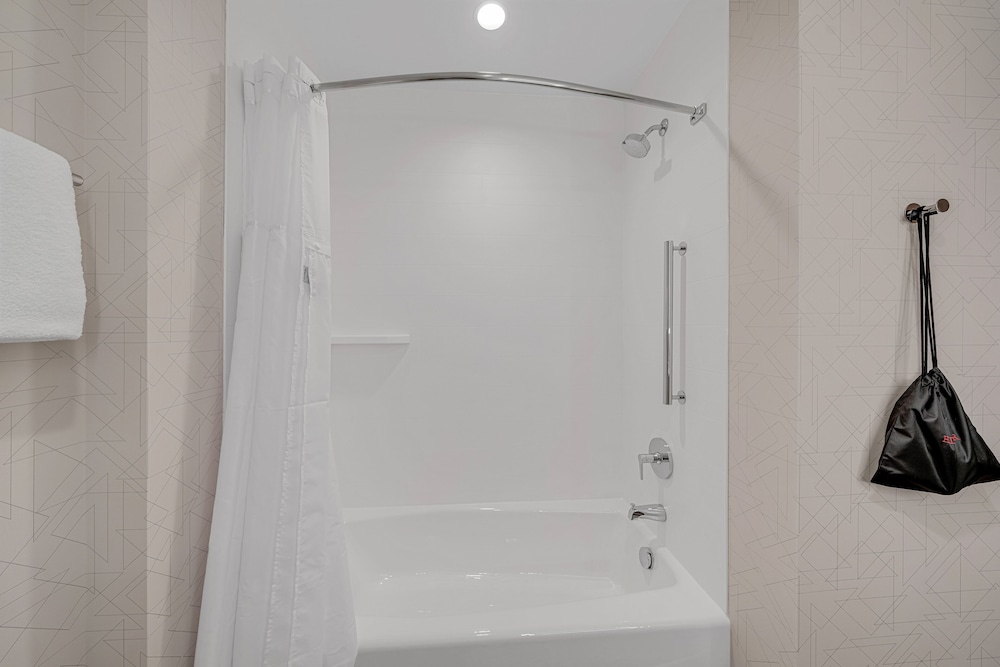 Holiday Inn Express & Suites Fort Walton Beach Eglin Area by IHG - photo 44