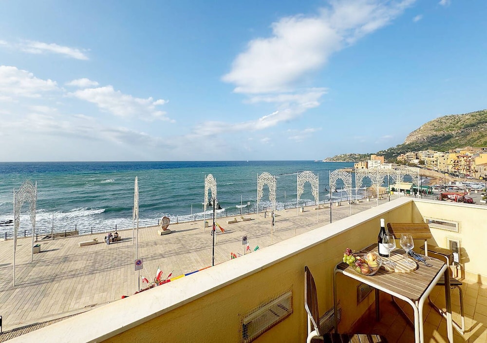 Solemar Sicilia Casa Carina — 4-Star Luxury Hotel in Bagheria, Italy