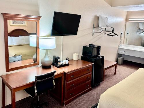 Owensville Motor Inn - photo 7
