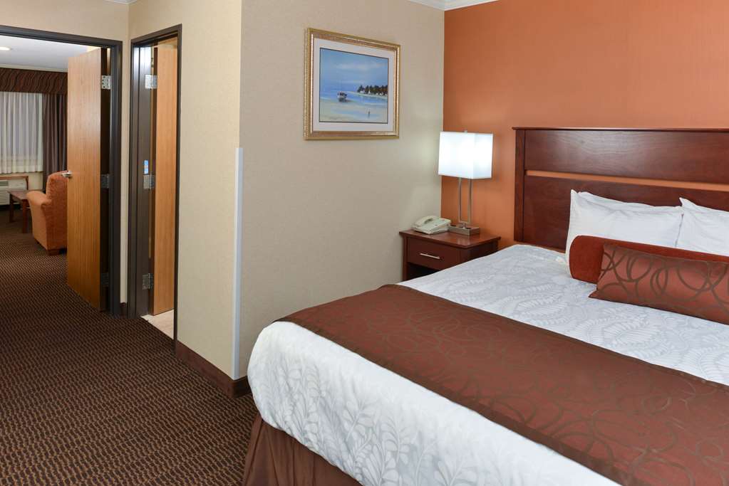 Best Western Plus Landmark Inn - photo 16