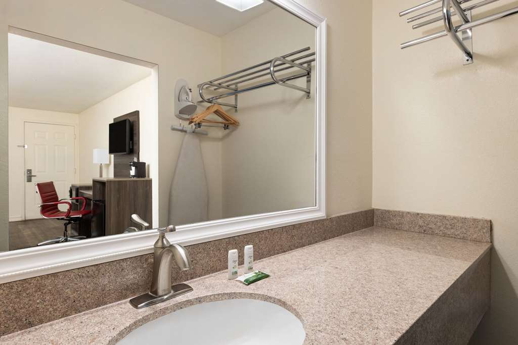 Ramada by Wyndham Kingman - photo 24