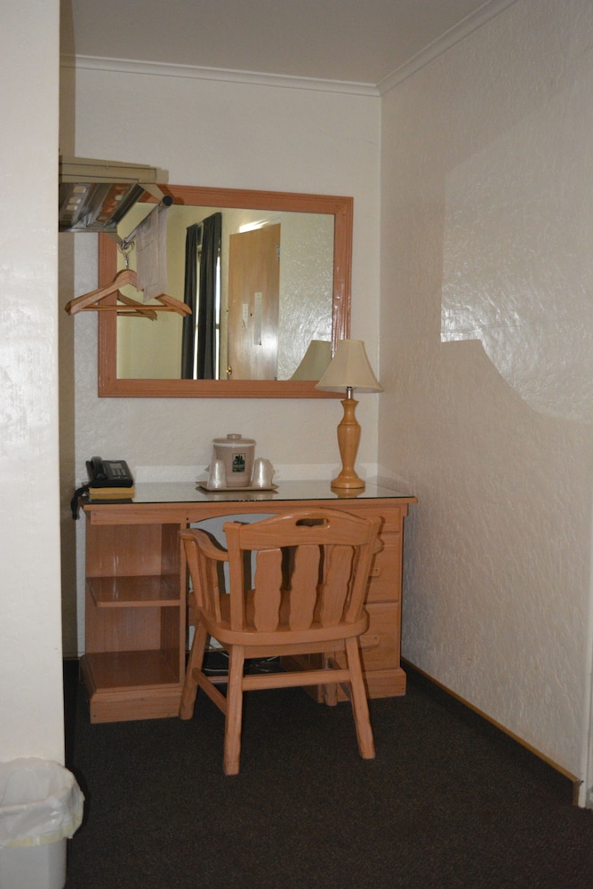 The Evergreen Inn Motel and RV Park - photo 11