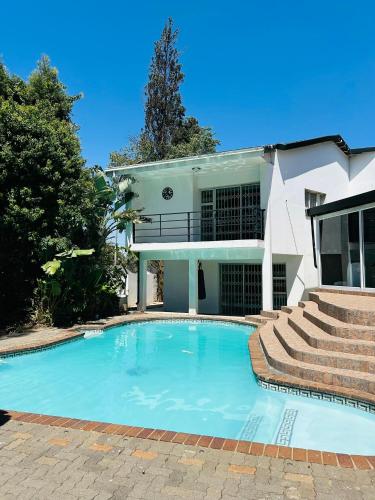 Mondeor holiday Home — 4-Star Luxury Hotel in Johannesburg, South Africa
