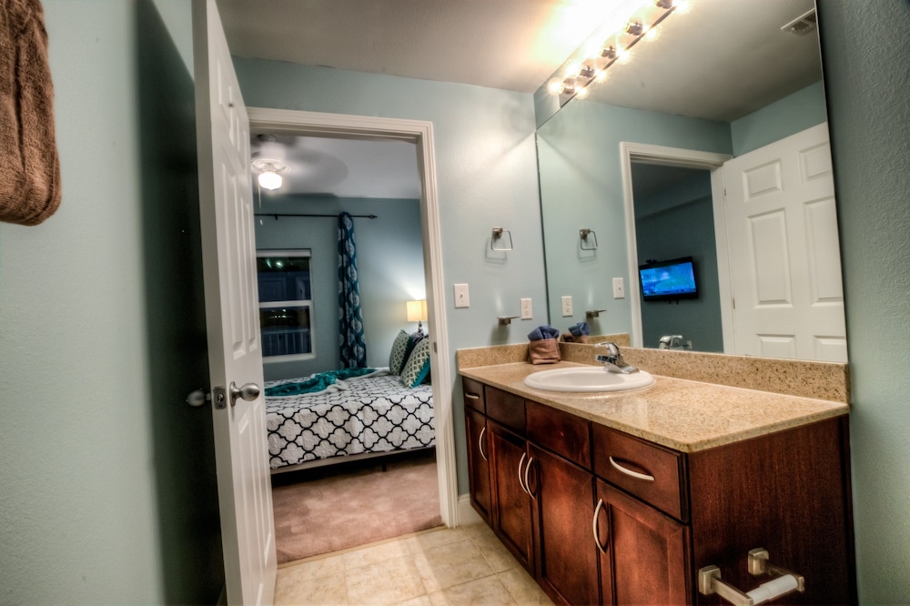Laketown Wharf Resort by Aneliya's Rentals - photo 708