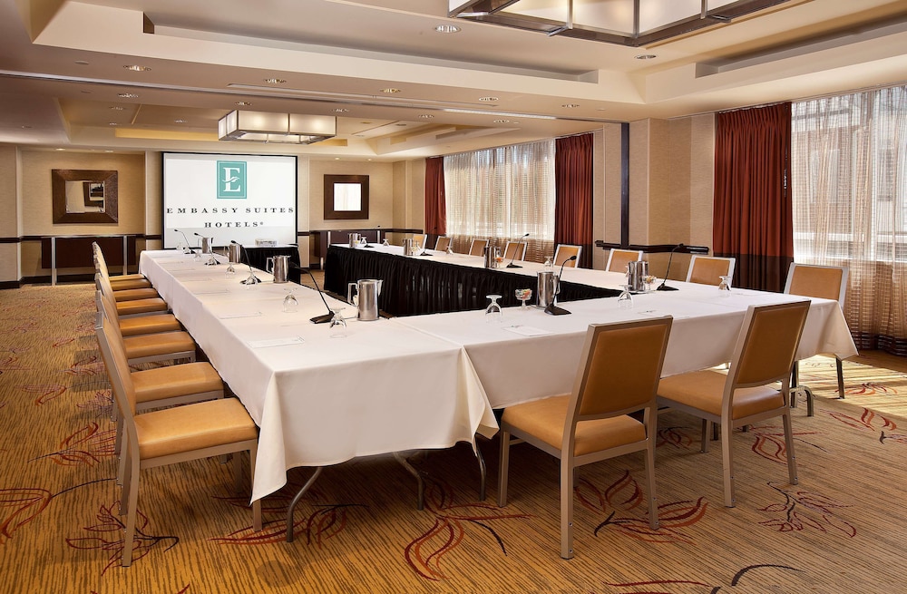 Embassy Suites by Hilton Washington DC Chevy Chase Pavilion - photo 53