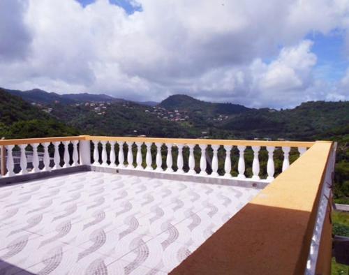 VJ's Guesthouse Mountain View — 4-Star Luxury Hotel in Saint George's, Grenada