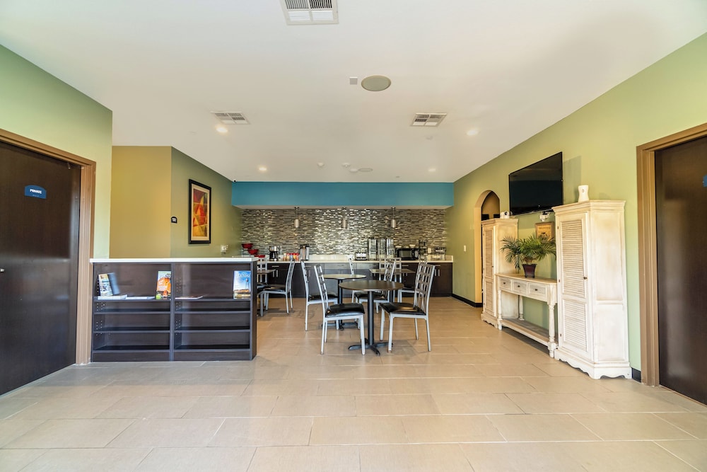 Moulton Inn & Suites By OYO Near Shiner TX - photo 5