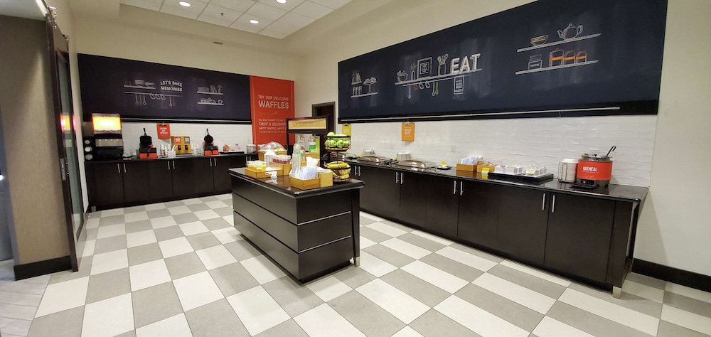 Hampton Inn Kearney - photo 48