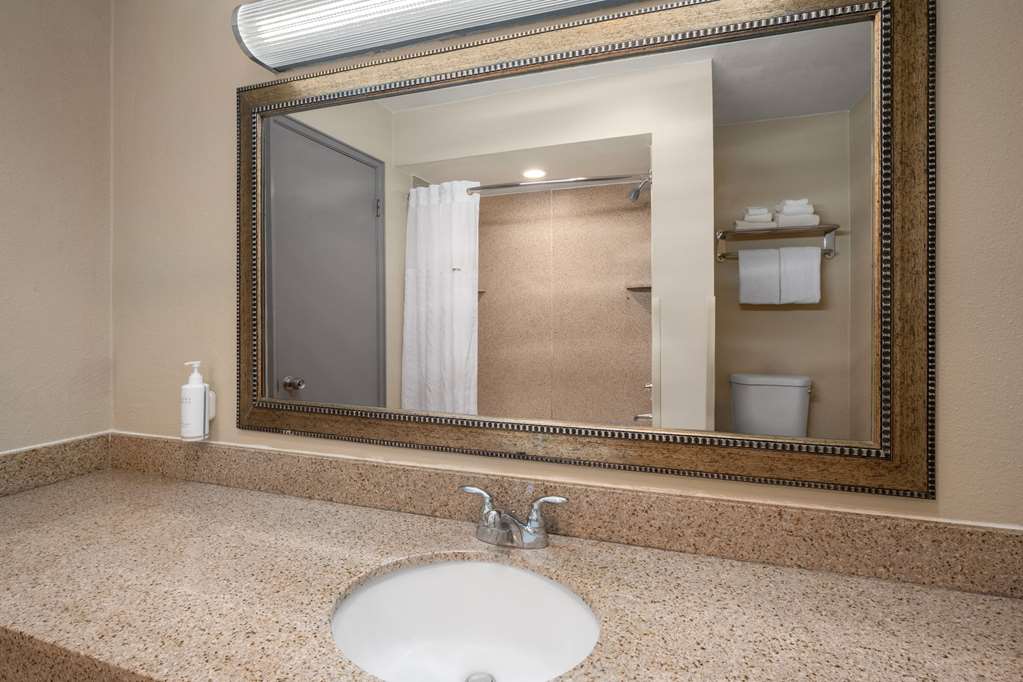 Days Inn by Wyndham Klamath Falls - photo 35
