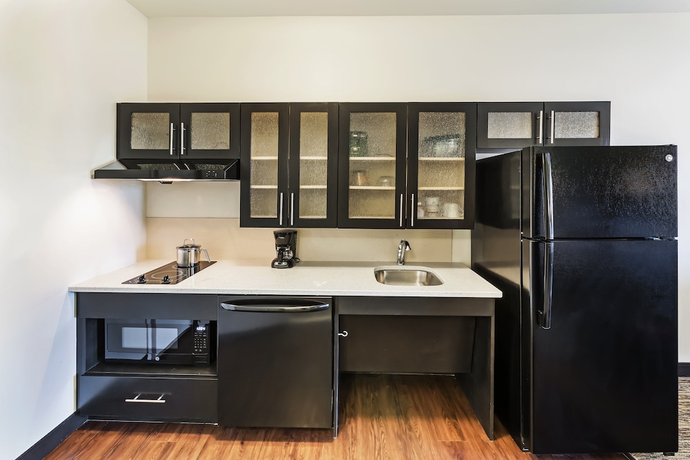 Candlewood Suites Lenexa Overland Park Area - photo 26