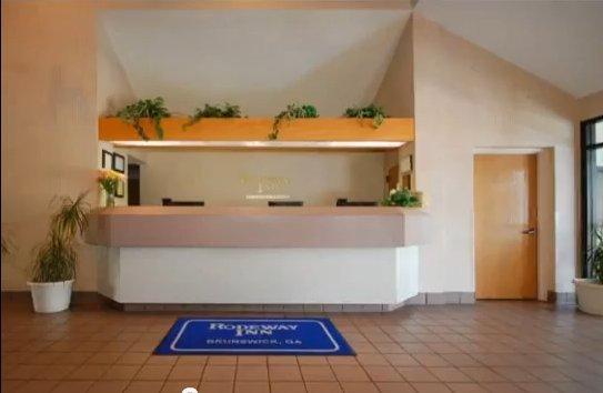 Economy Inn Brunswick - photo 10
