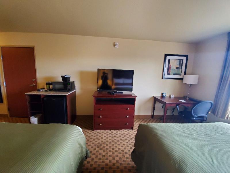 Cobblestone Inn & Suites Eaton - photo 40